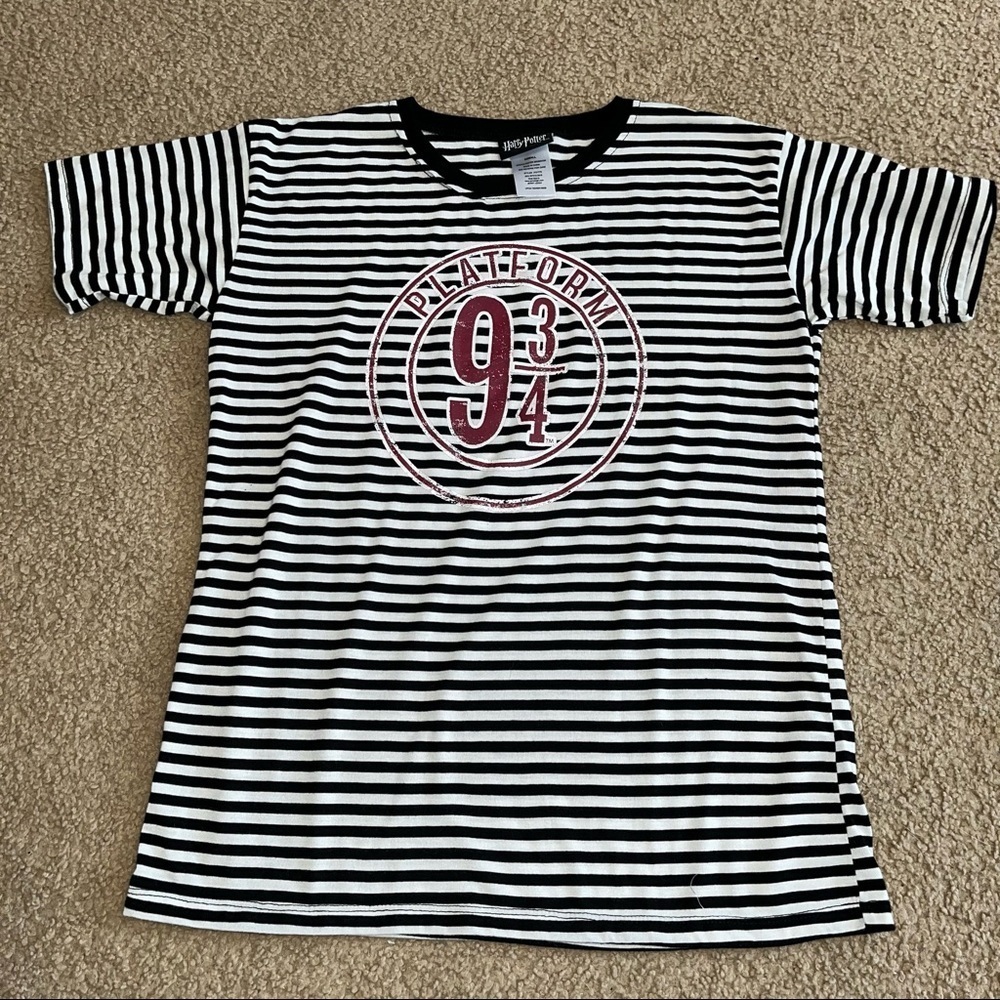 Harry Potter striped 9 3/4 short sleeve loose fitting Shirt, good condition, XS